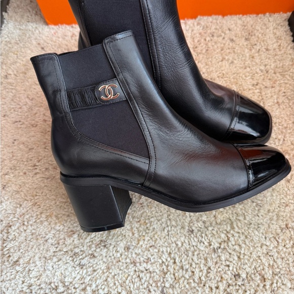 Black Leather Ankle Booties size 37 never worn sold as is - Picture 2 of 4